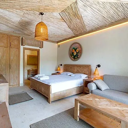 Izz Getaway - Adult Only