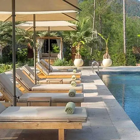 Izz Getaway - Adult Only