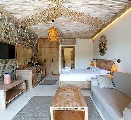 Izz Getaway - Adult Only 3*