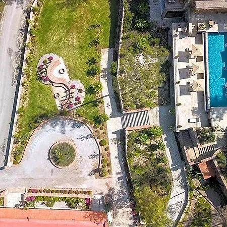 Izz Getaway - Adult Only Hotel 3*
